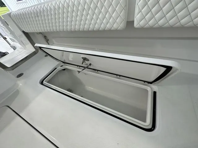 Slide: The Image of HCB 42 Lujo 2025 - 37