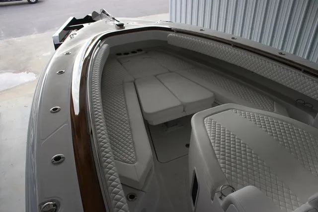 Slide: The Image of HCB 42 Lujo 2025 - 47