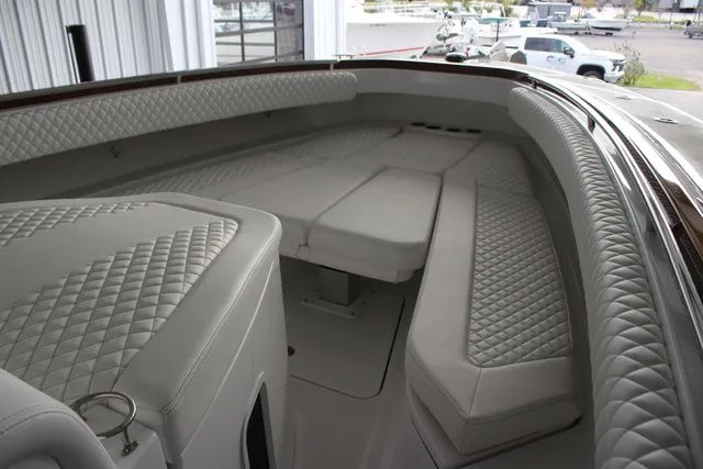 Slide: The Image of HCB 42 Lujo 2025 - 50