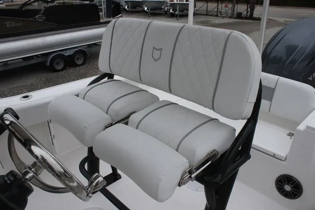 Slide: The Image of Sea Fox 228 Commander 2025 - 12