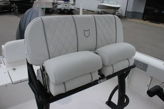 Slide: The Image of Sea Fox 228 Commander 2025 - 13