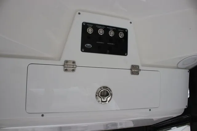 Slide: The Image of Sea Fox 228 Commander 2025 - 16