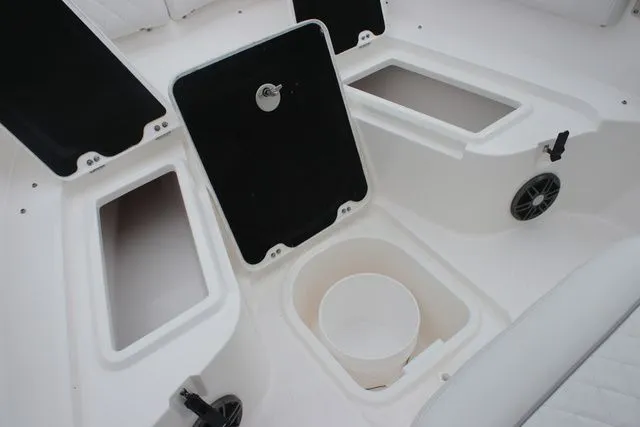 Slide: The Image of Sea Fox 228 Commander 2025 - 21