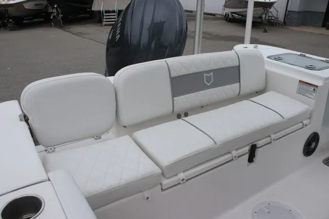 Slide: The Image of Sea Fox 228 Commander 2025 - 27