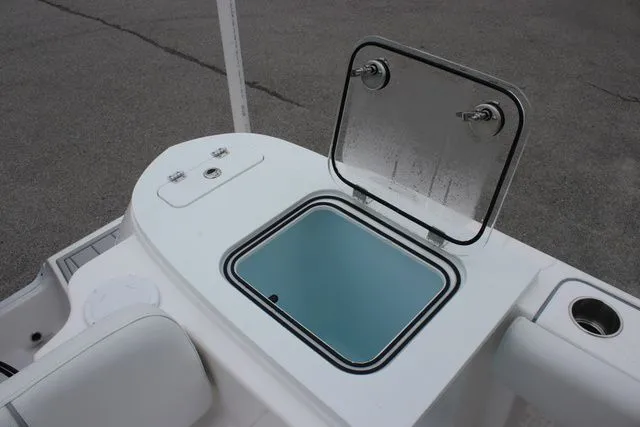 Slide: The Image of Sea Fox 228 Commander 2025 - 9