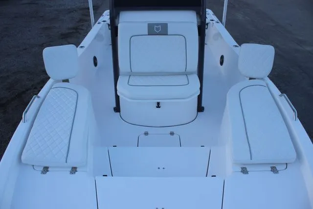 Slide: The Image of Sea Fox 231 Bay Fox 2025 - 11