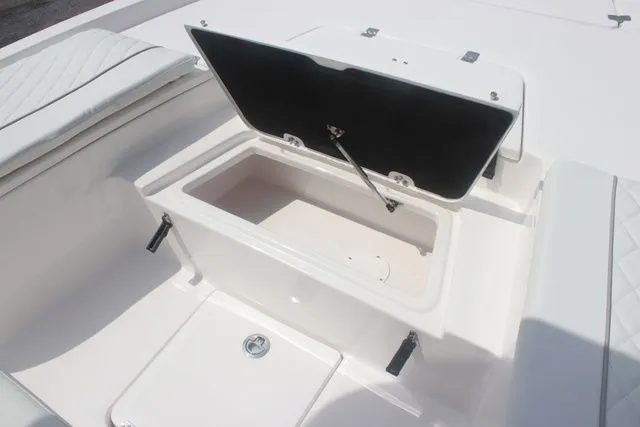 Slide: The Image of Sea Fox 231 Bay Fox 2025 - 31