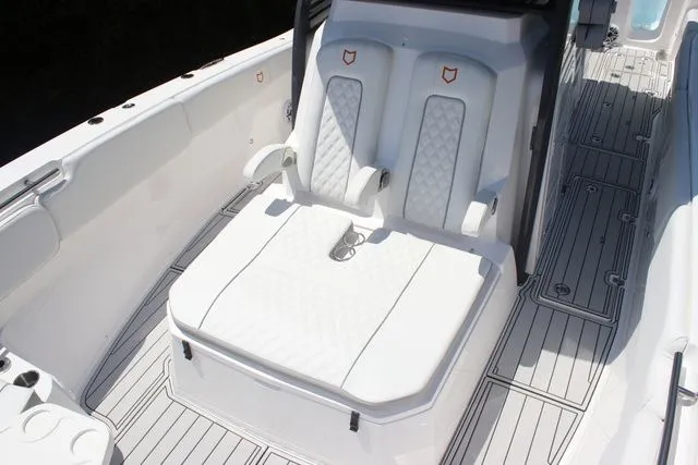 Slide: The Image of Sea Fox 328 Commander 2025 - 11