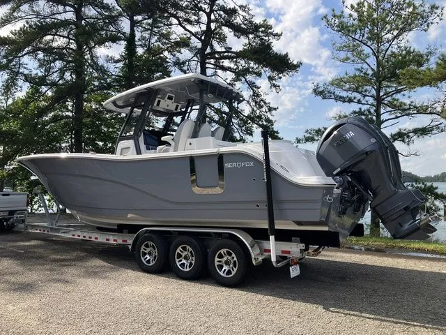 Slide: The Image of Sea Fox 328 Commander 2025 - 17