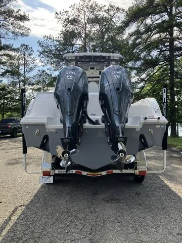 Slide: The Image of Sea Fox 328 Commander 2025 - 4