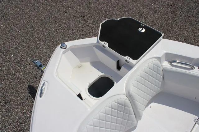 Slide: The Image of Sea Fox 228 Commander 2026 - 12