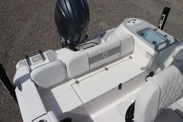 Slide: The Image of Sea Fox 228 Commander 2026 - 20