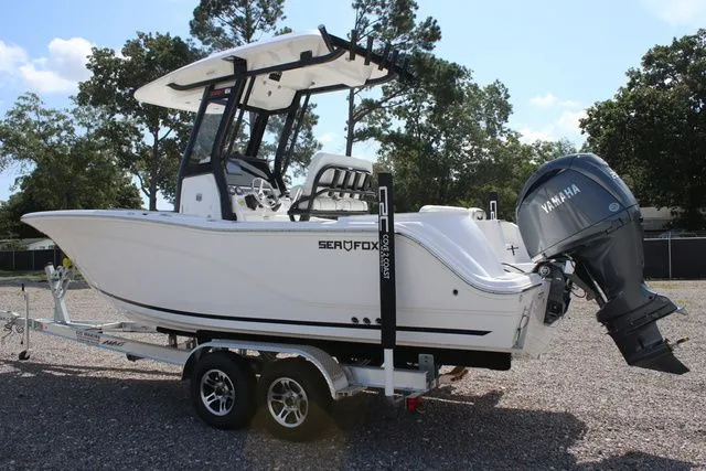 Slide: The Image of Sea Fox 228 Commander 2026 - 5