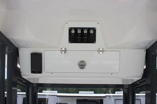 Slide: The Image of Sea Fox 248 Commander 2026 - 13