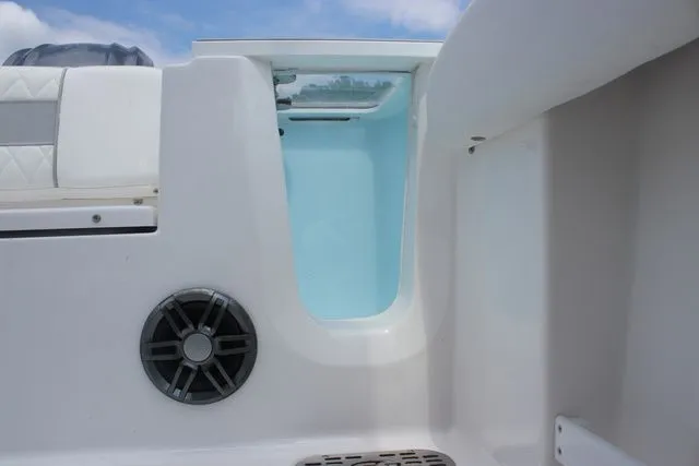 Slide: The Image of Sea Fox 248 Commander 2026 - 19