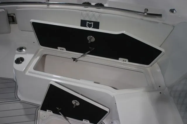 Slide: The Image of Sea Fox Commander 328 2026 - 14