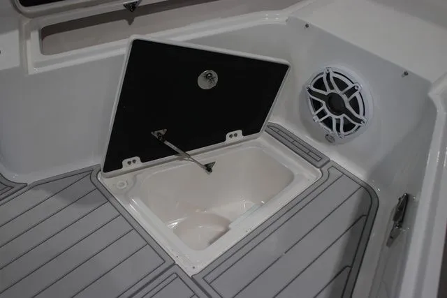 Slide: The Image of Sea Fox Commander 328 2026 - 16