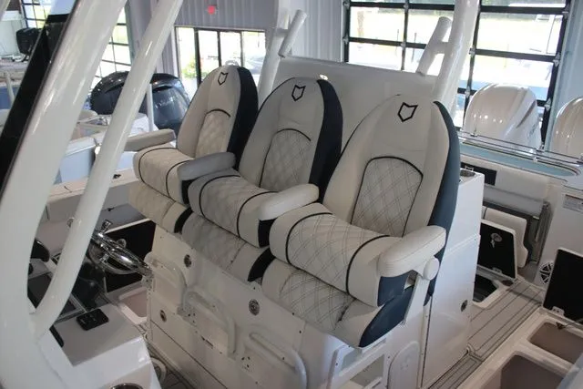 Slide: The Image of Sea Fox Commander 328 2026 - 18