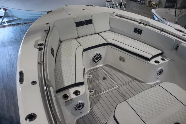 Slide: The Image of Sea Fox Commander 328 2026 - 20