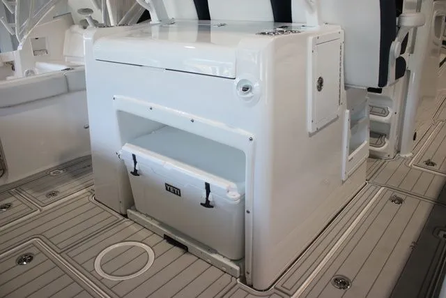 Slide: The Image of Sea Fox Commander 328 2026 - 28