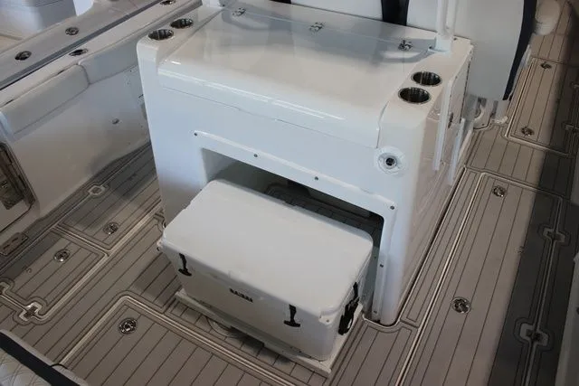 Slide: The Image of Sea Fox Commander 328 2026 - 39