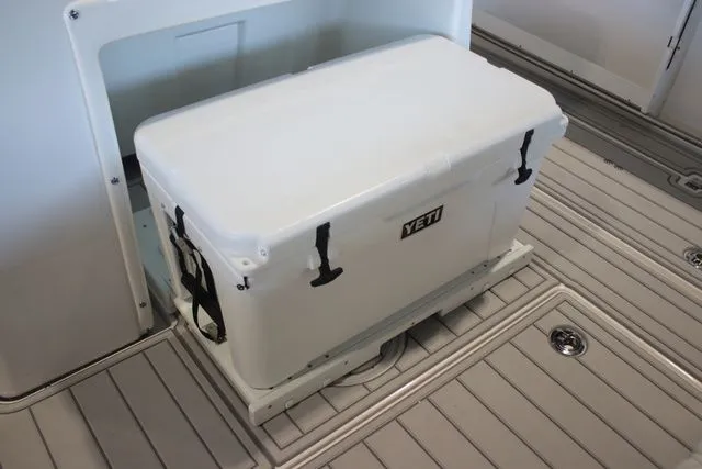 Slide: The Image of Sea Fox Commander 328 2026 - 40