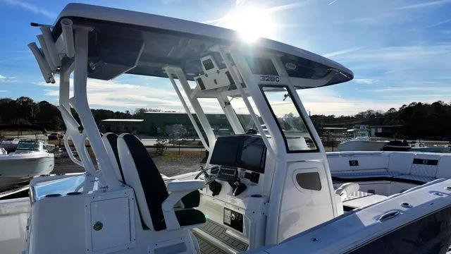 Slide: The Image of Sea Fox Commander 328 2026 - 6