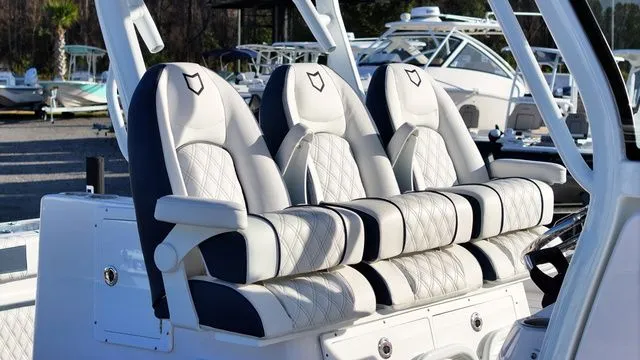 Slide: The Image of Sea Fox Commander 328 2026 - 7