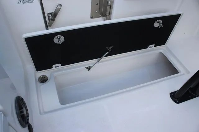 Slide: The Image of Sea Fox 268 Commander 2026 - 22