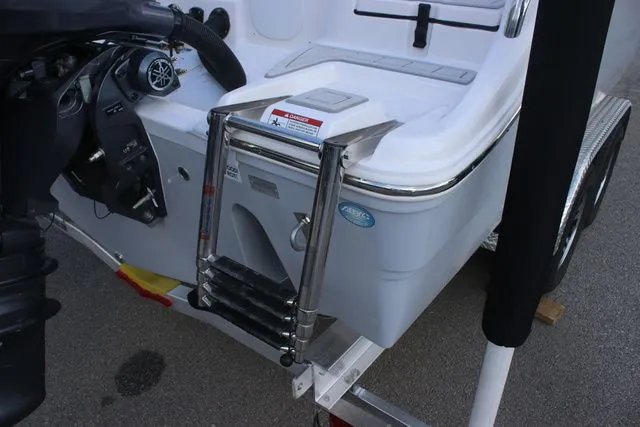 Slide: The Image of Sea Fox 268 Commander 2026 - 9