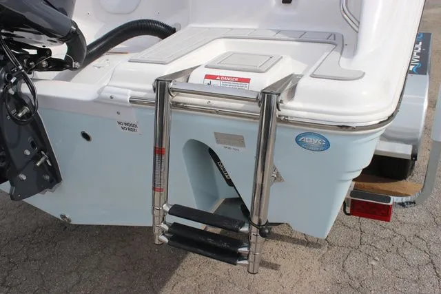 Slide: The Image of Sea Fox 248 Commander 2026 - 14