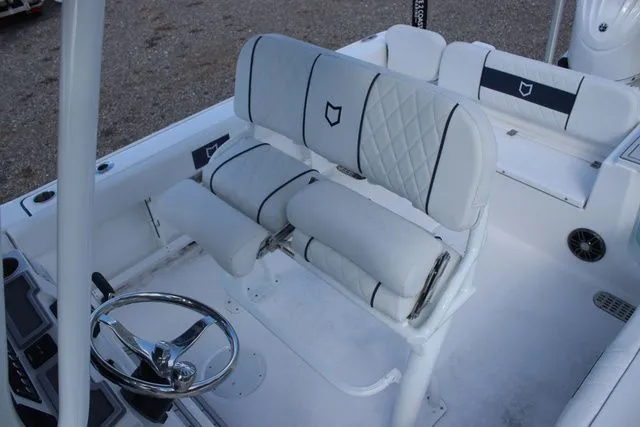 Slide: The Image of Sea Fox 248 Commander 2026 - 12