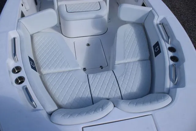 Slide: The Image of Sea Fox 248 Commander 2026 - 17