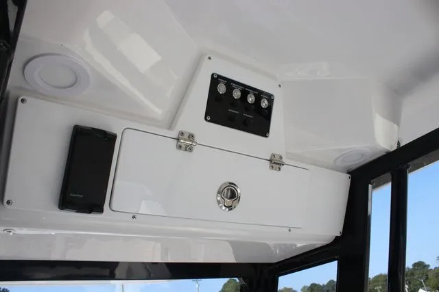 Slide: The Image of Sea Fox 248 Commander 2026 - 24