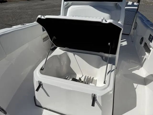 Slide: The Image of Sea Fox 268 Commander 2026 - 17