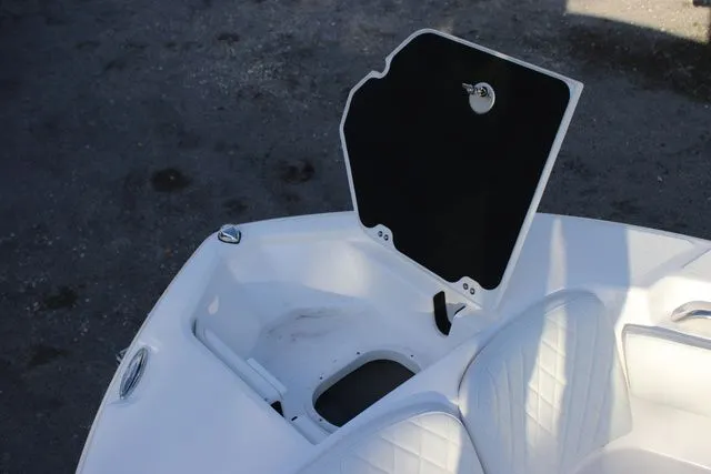 Slide: The Image of Sea Fox 248 Commander 2026 - 9