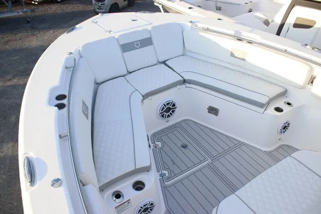 Slide: The Image of Sea Fox 328 Commander 2026 - 16