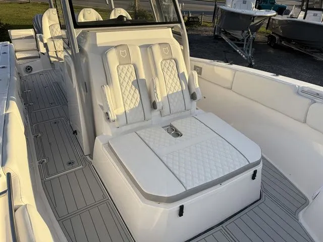 Slide: The Image of Sea Fox 328 Commander 2026 - 24