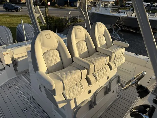 Slide: The Image of Sea Fox 328 Commander 2026 - 25