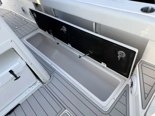 Slide: The Image of Sea Fox 328 Commander 2026 - 3