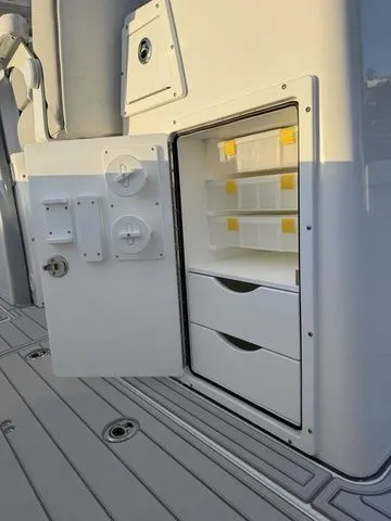 Slide: The Image of Sea Fox 328 Commander 2026 - 5