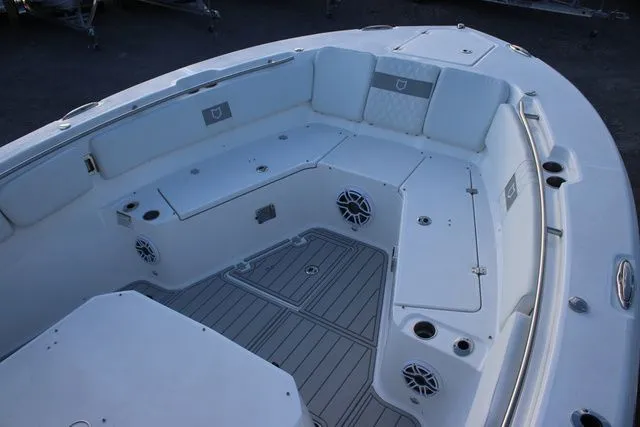 Slide: The Image of Sea Fox 328 Commander 2026 - 6