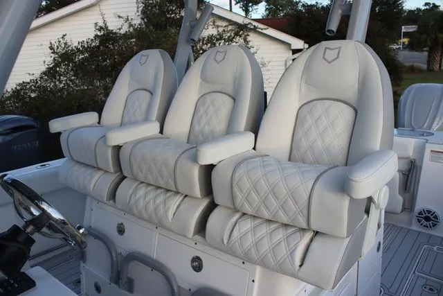 Slide: The Image of Sea Fox 328 Commander 2026 - 8