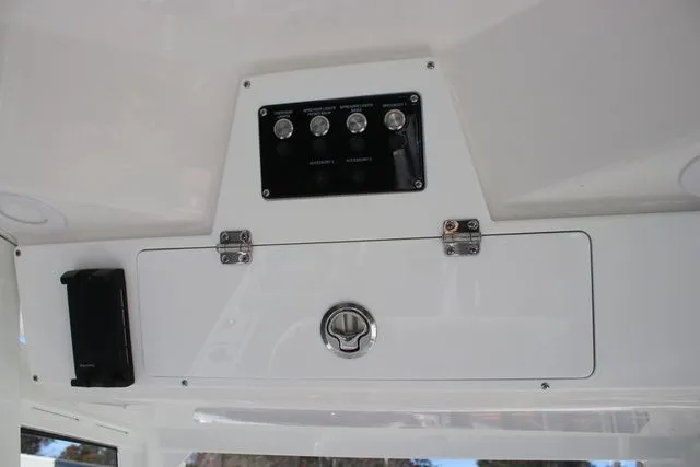 Slide: The Image of Sea Fox 248 Commander 2026 - 12