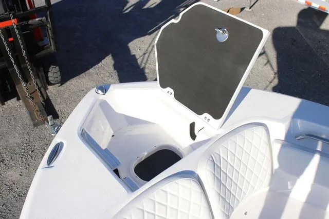 Slide: The Image of Sea Fox 248 Commander 2026 - 6