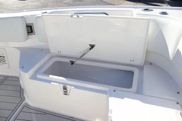 Slide: The Image of Sea Fox Hybrid LT 282 LT 2026 - 22