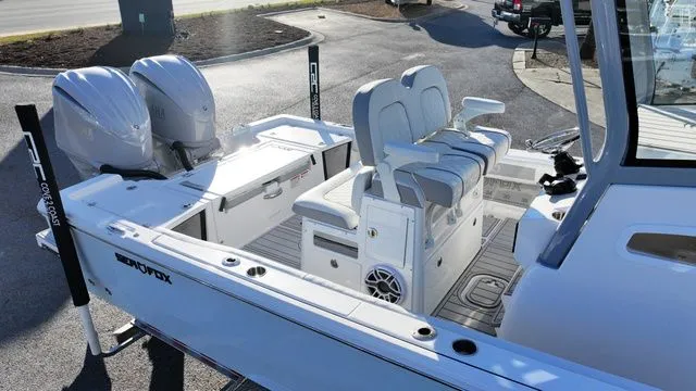 Slide: The Image of Sea Fox Hybrid LT 282 LT 2026 - 6