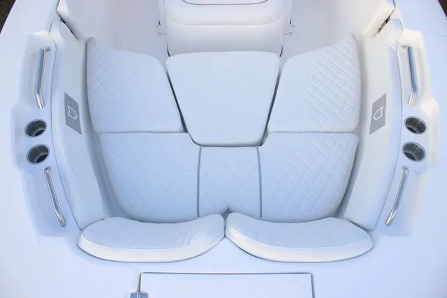 Slide: The Image of Sea Fox 228 Commander 2026 - 15