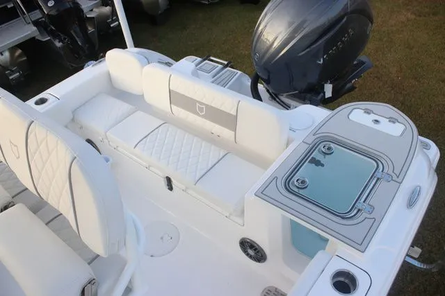 Slide: The Image of Sea Fox 228 Commander 2026 - 19