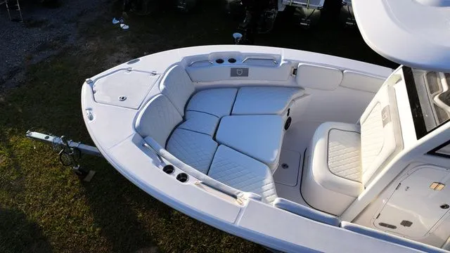 Slide: The Image of Sea Fox 228 Commander 2026 - 4